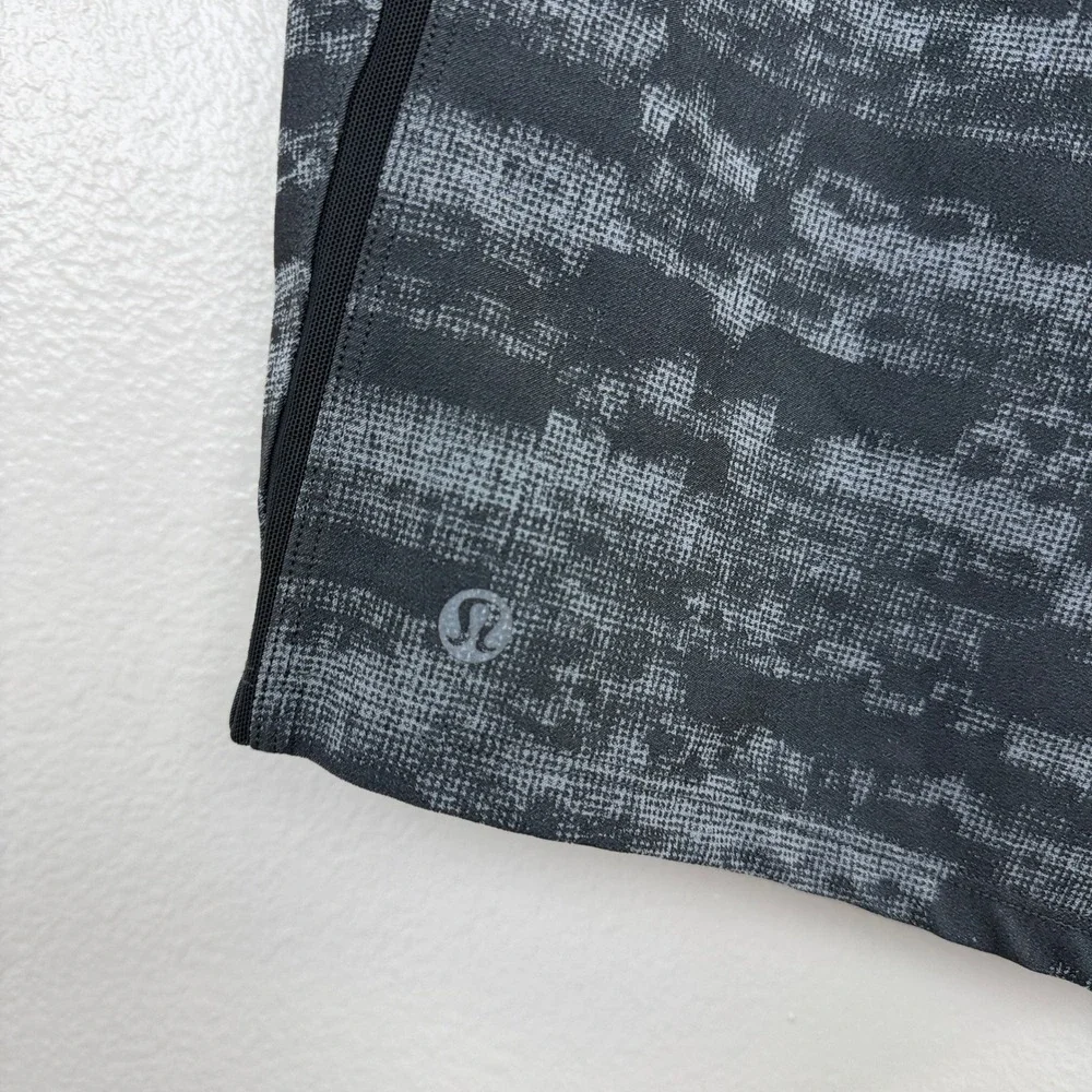lululemon Shorts Mens Large Grey Pace Breaker Short Digi Camo Athletic Gym Train